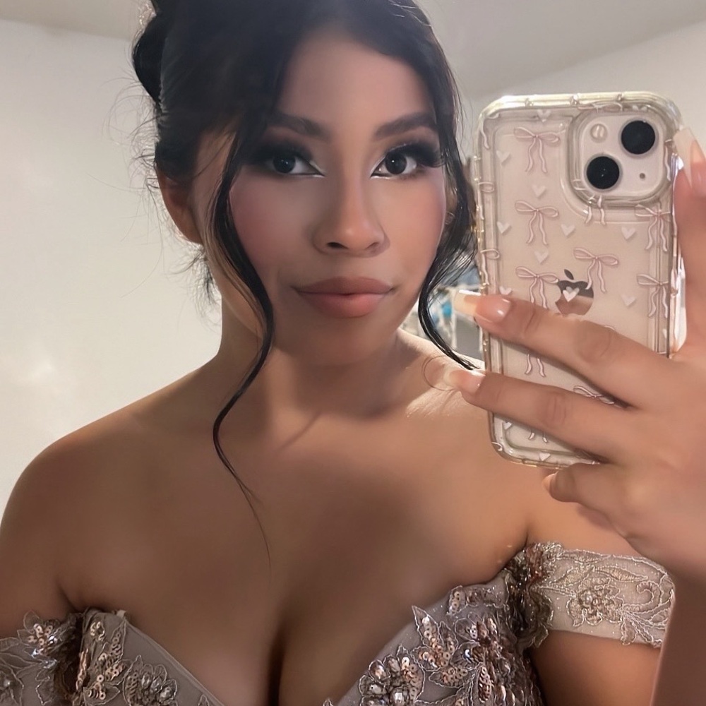 Meet your Posher, Roxanne